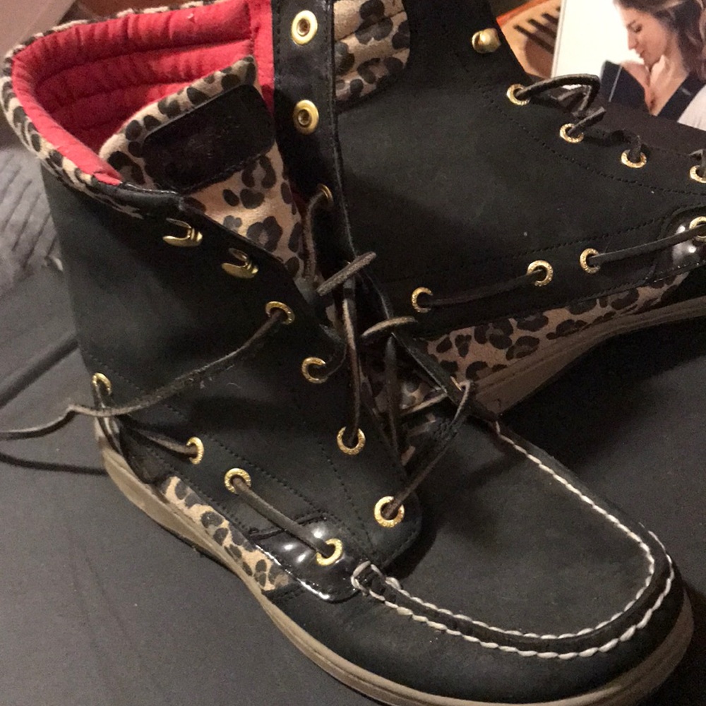 Sperry black boot with red and cheetah details